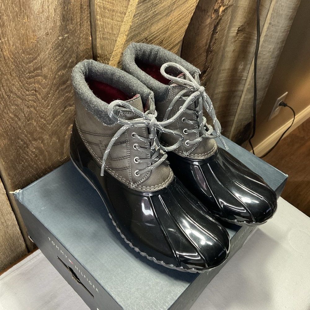 Tommy Hilfiger Womens Henree 2 Duck Boots Stylish & Comfy Size 9 Black/Gray - Picture 4 of 10